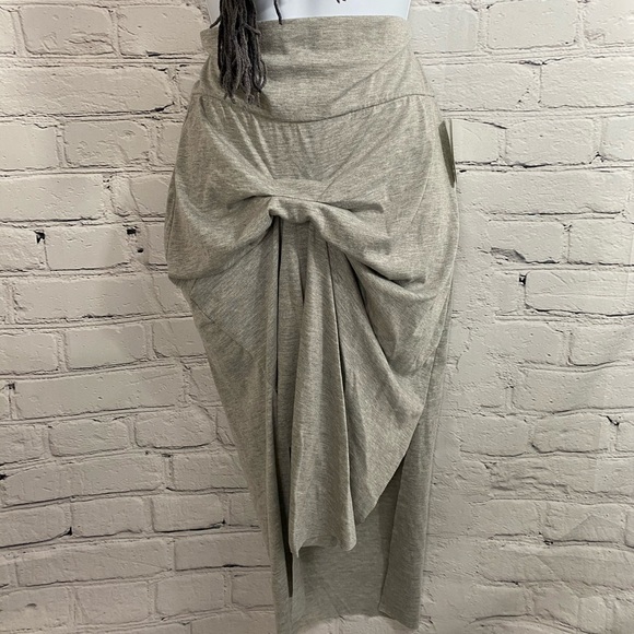 🆕 Gray Skirt - Picture 3 of 7